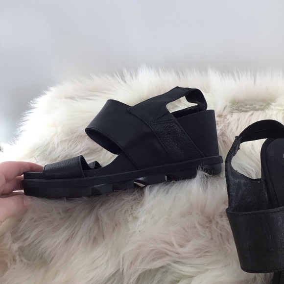 Sorel black leather wedge sandals - Size 8 - Picture 4 of 6